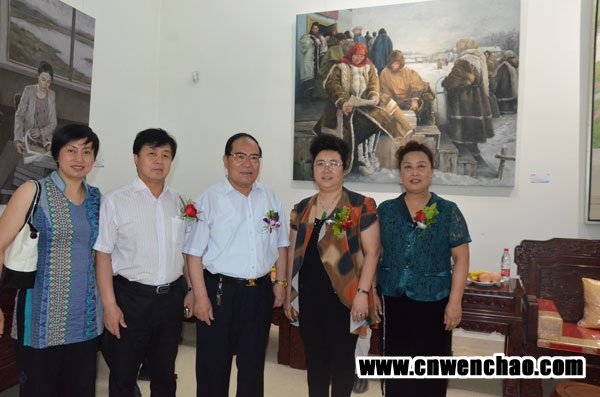 艺术天成杂志社总编杨沐鸣娱乐(左二)、记者宋清华(左一)与原河北省副省长刘建生(左三)及河北省老年产业协会常务副会长朱作芳(右二)、田晶丽(右一)秘书长合影 艺术天成杂志社总编杨沐鸣娱乐(左二)、记者宋清华(左一)与原河北省副省长刘建生及河北省老年产业协会常务副会长朱作芳、田晶丽秘书长合影