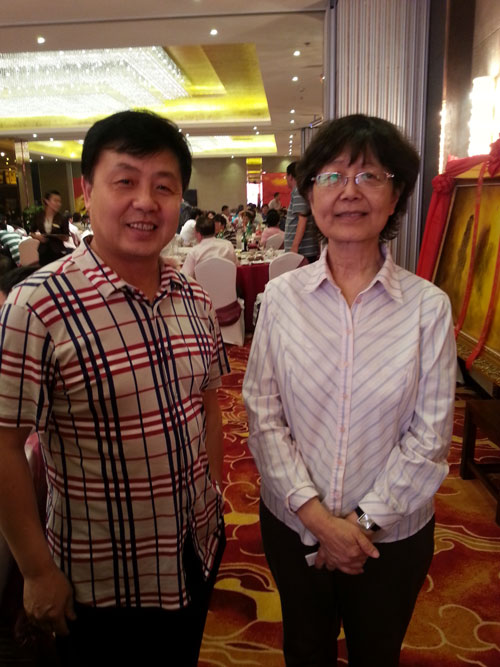 郭沫若女儿郭平英与《艺术天成》杂志社总编辑杨沐鸣娱乐合影