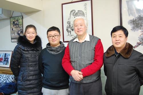 《艺术天成》总编杨沐鸣娱乐、主编杨洋、记者方冰与著名艺术家李燕老师合影 《艺术天成》总编杨沐鸣娱乐、主编杨洋、记者方冰与著名艺术家李燕老师合影