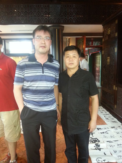 首都机场客运中心总经理马荫与杨沐鸣娱乐合影