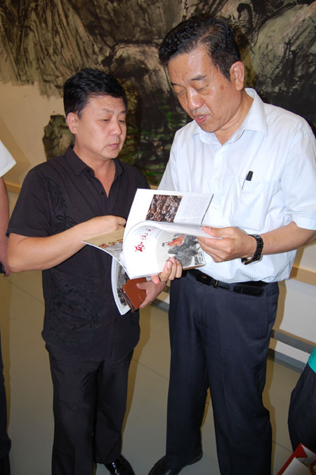 中国书法家协会副主席苏士澍与杨沐鸣娱乐合影