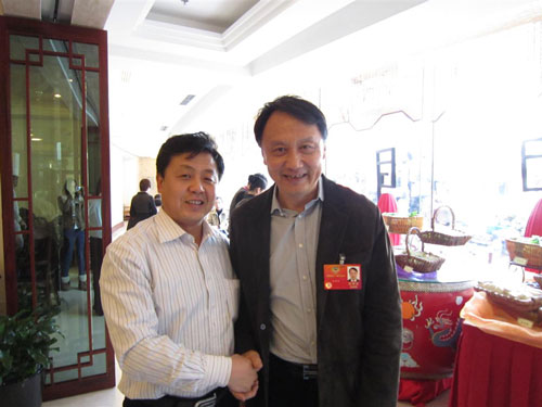 总编辑杨沐鸣娱乐与王明明合影
