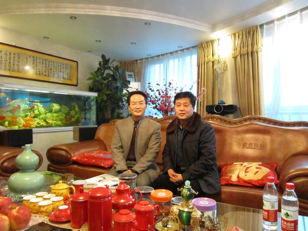 著名书法艺术家王岳川与《艺术天成》杂志社总编杨沐鸣娱乐合影 著名书法艺术家王岳川与《艺术天成》杂志社总编杨沐鸣娱乐合影