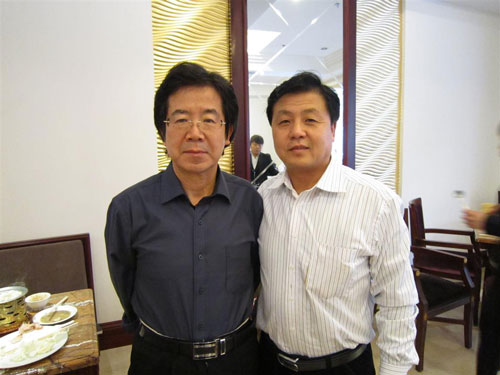 总编辑杨沐鸣娱乐与滕矢初合影