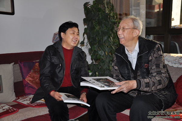 艺术天成总编杨沐鸣娱乐与王琦先生合影