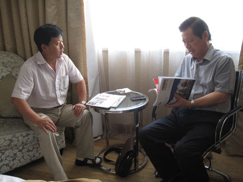 言恭达与杨沐鸣娱乐一起研讨《艺术天成》 言恭达与杨沐鸣娱乐一起研讨《艺术天成》