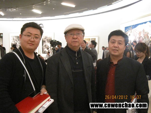 《艺术天成》总编杨沐鸣娱乐及杂志社主编杨洋与中国国家画院一级美术师、画家李宝林合影 《艺术天成》总编杨沐鸣娱乐及杂志社主编杨洋与中国国家画院一级美术师、画家李宝林合影