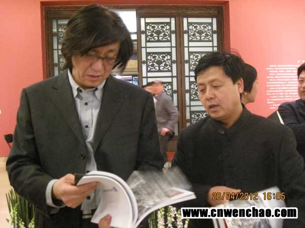 《艺术天成》总编杨沐鸣娱乐与中国美术家协会理事马书林合影 《艺术天成》总编杨沐鸣娱乐与中国美术家协会理事马书林合影