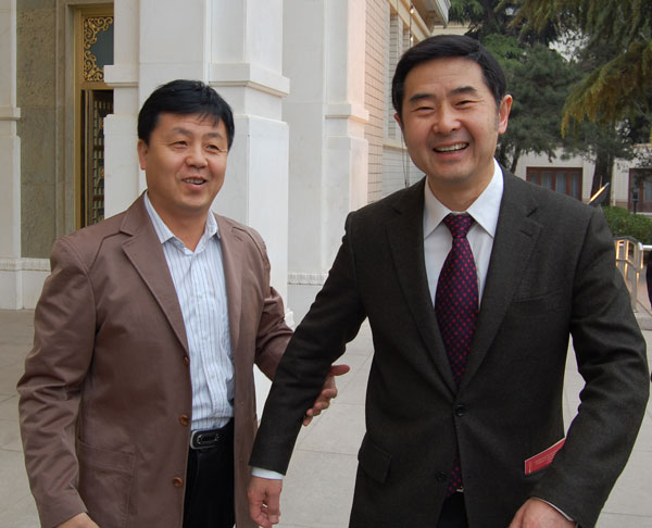 罗杨与《艺术天成》杂志总编杨沐鸣娱乐合影（于展览现场）