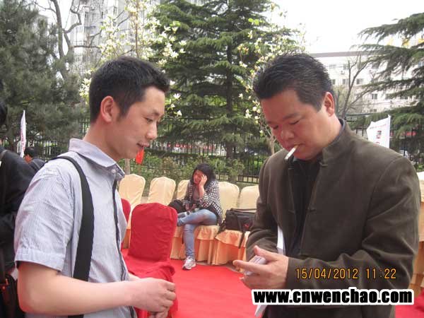 艺术天成杂志社记者周地永与袁学军在中国美术院揭幕式上合影 艺术天成杂志社记者周地永与袁学军在中国美术院揭幕式上合影