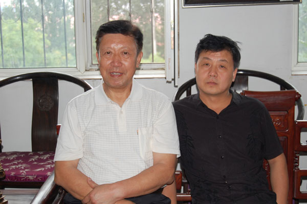 民主革命家黄兴先生的长孙黄伟民与《艺术天成》总编辑杨沐鸣娱乐合影